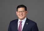 Supes Appoint Edward Yen Executive Officer