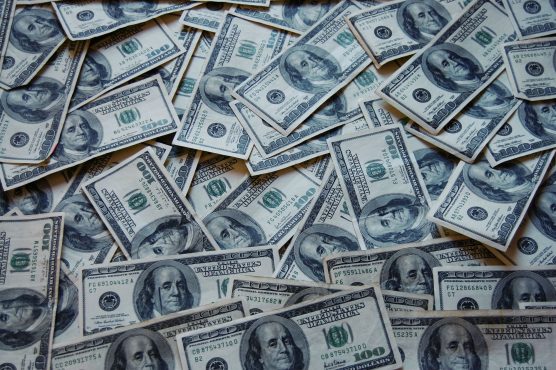 paycheck - US currency | Photo: Jericho/Wikimedia Commons
