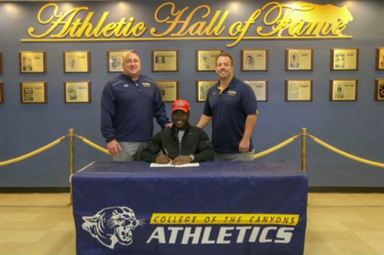 Noel Iwuchukwu signs Letter of Intent with Arkansas State