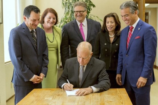 California Gov. Jerry Brown signs Senate Bill 10, which replaced the state’s money bail system with risk assessments in a bid to incarcerate fewer people ahead of trial or sentencing. (Ryan Grant/California Department of Tax and Fee Administration)