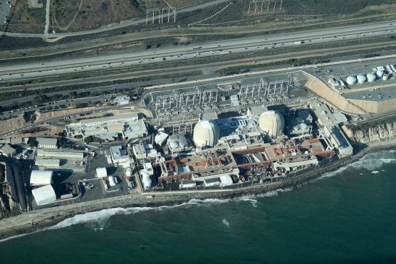 San Onofre Nuclear Generating Station, off Interstate 5, North San Diego County, California. | Photo: JELSON25/Wikipedia.