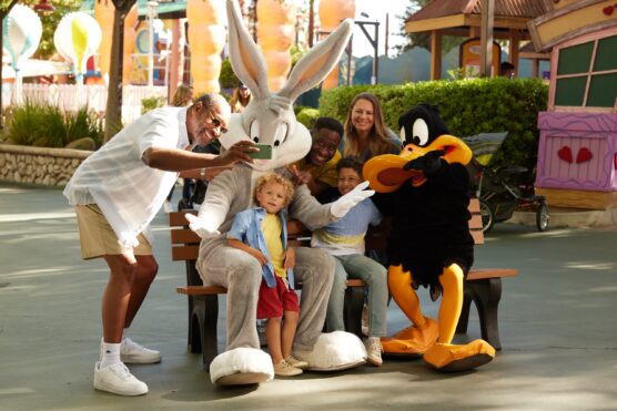 Bugs Bunny Midway_People and Characters_courtesy Magic Mountain (1)