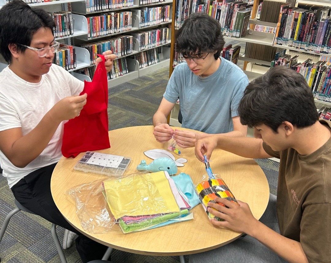 mini yarn hats cropped